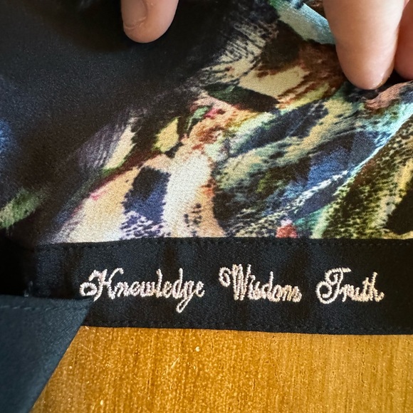 Robert Graham sleeveless Black Floral Top - Picture 8 of 8